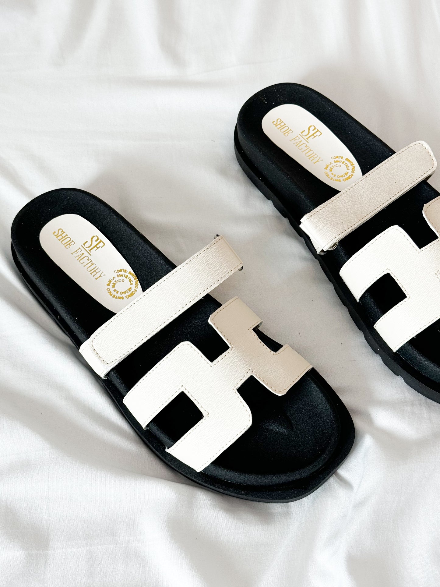 Chypre black and white