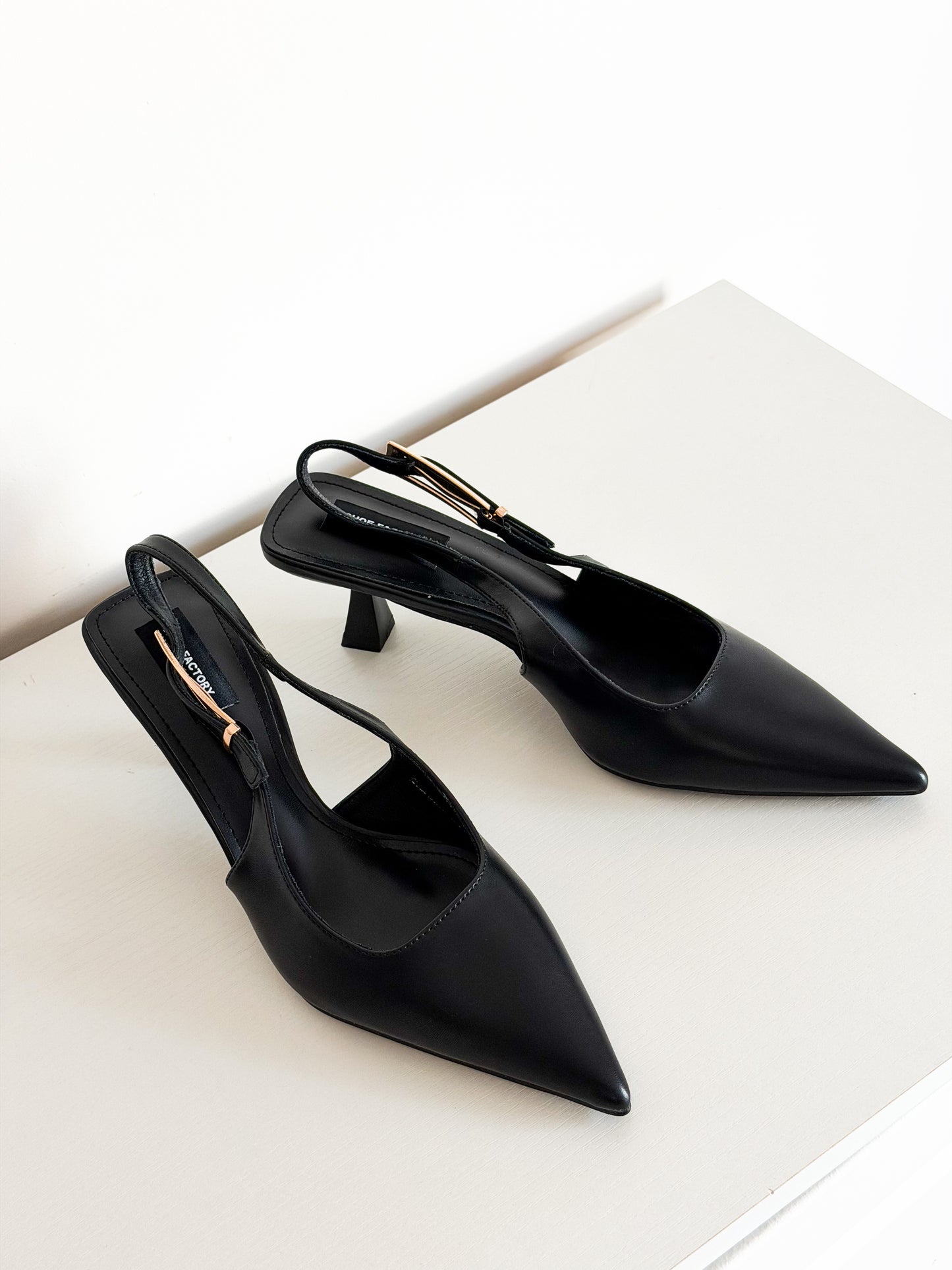 Cassandra total black