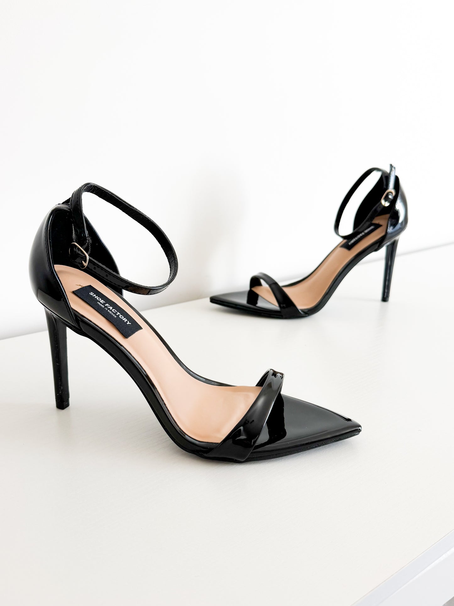 Triangle black
