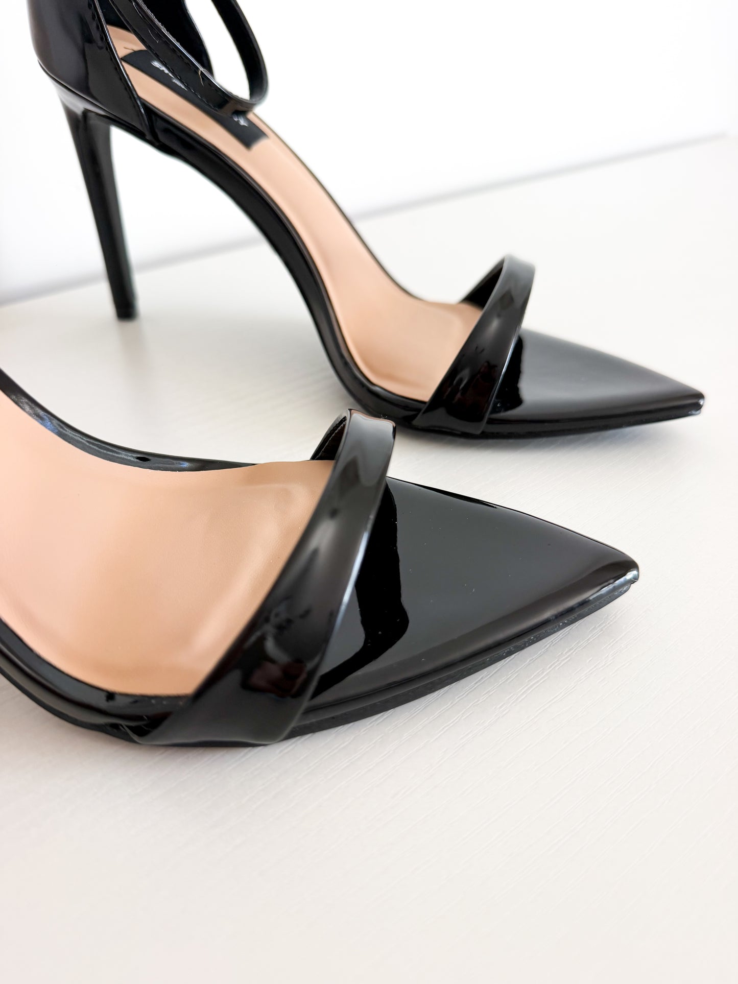 Triangle black