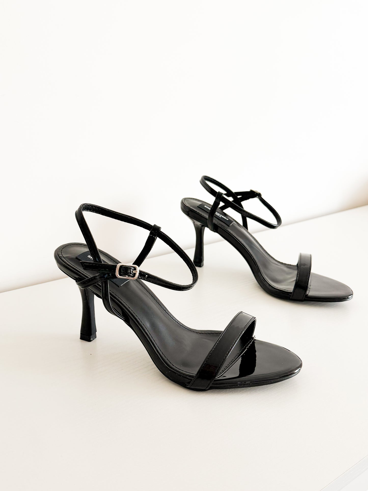 Constanza black