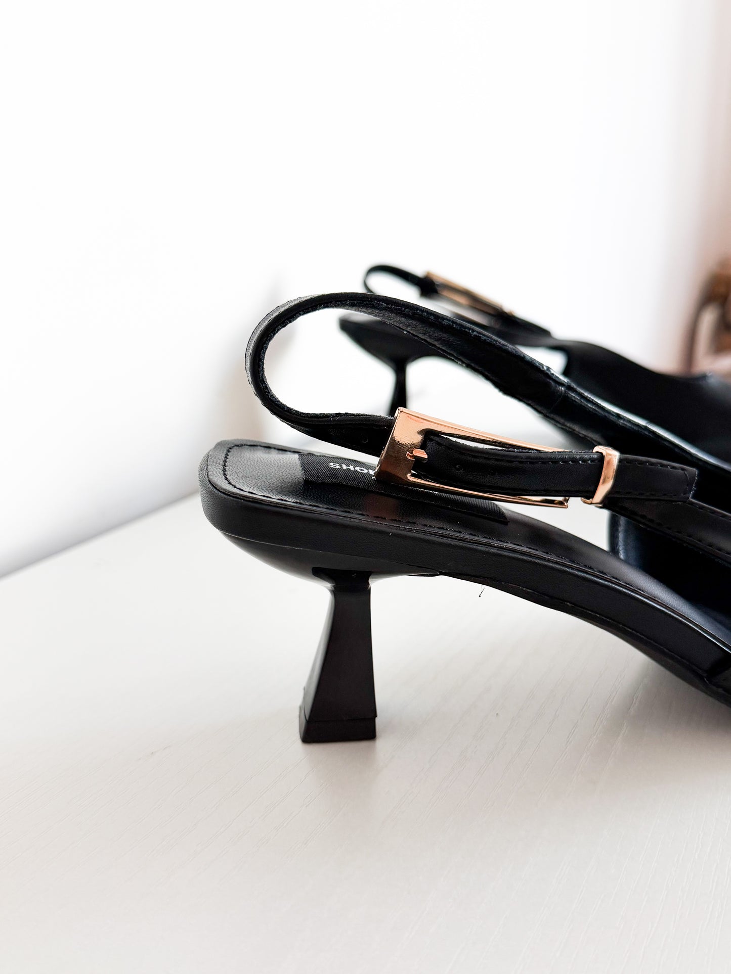 Cassandra total black