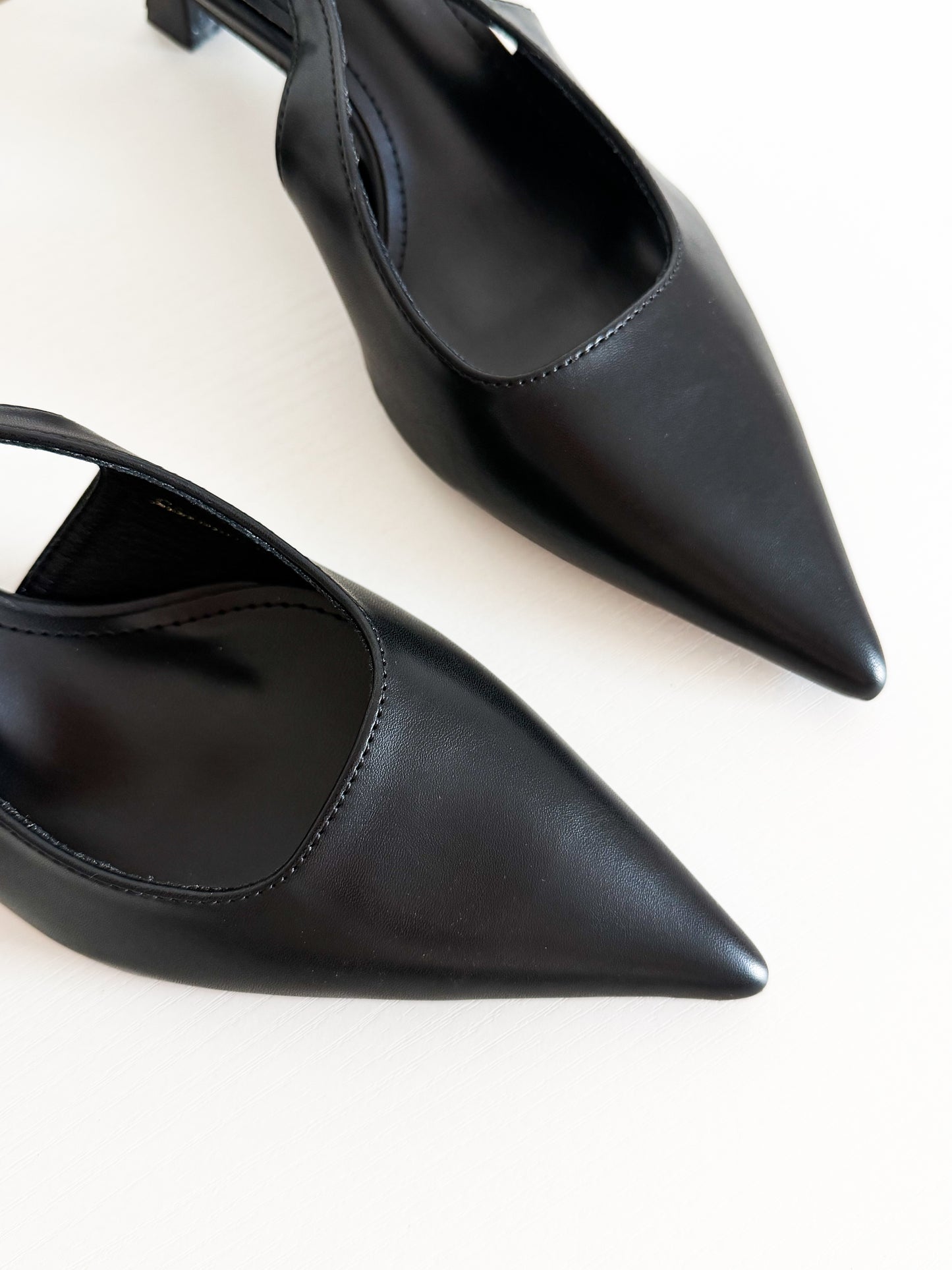 Cassandra total black