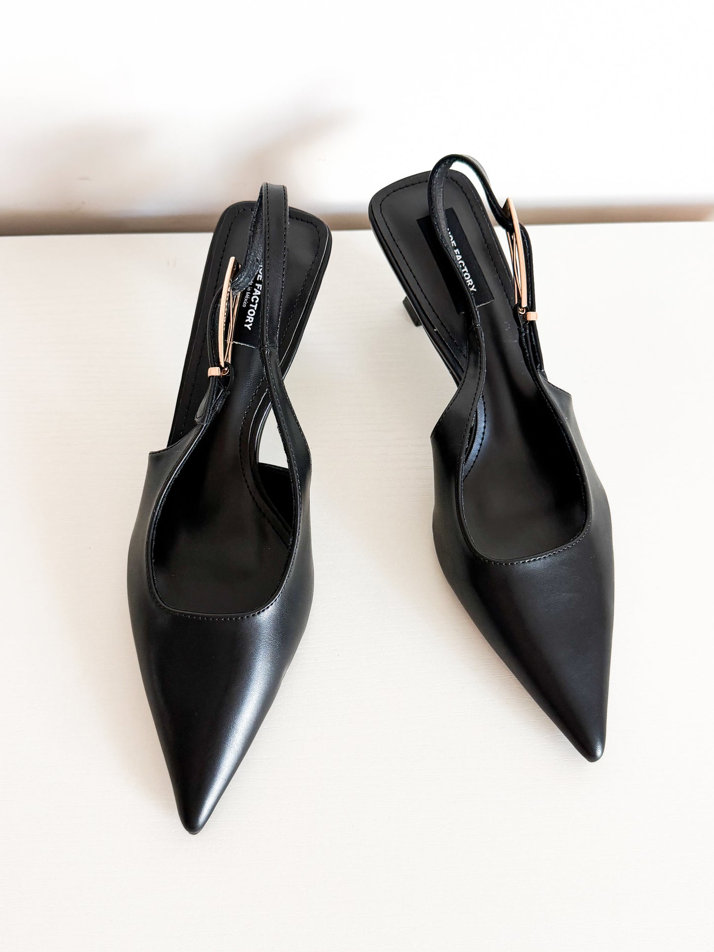 Cassandra total black