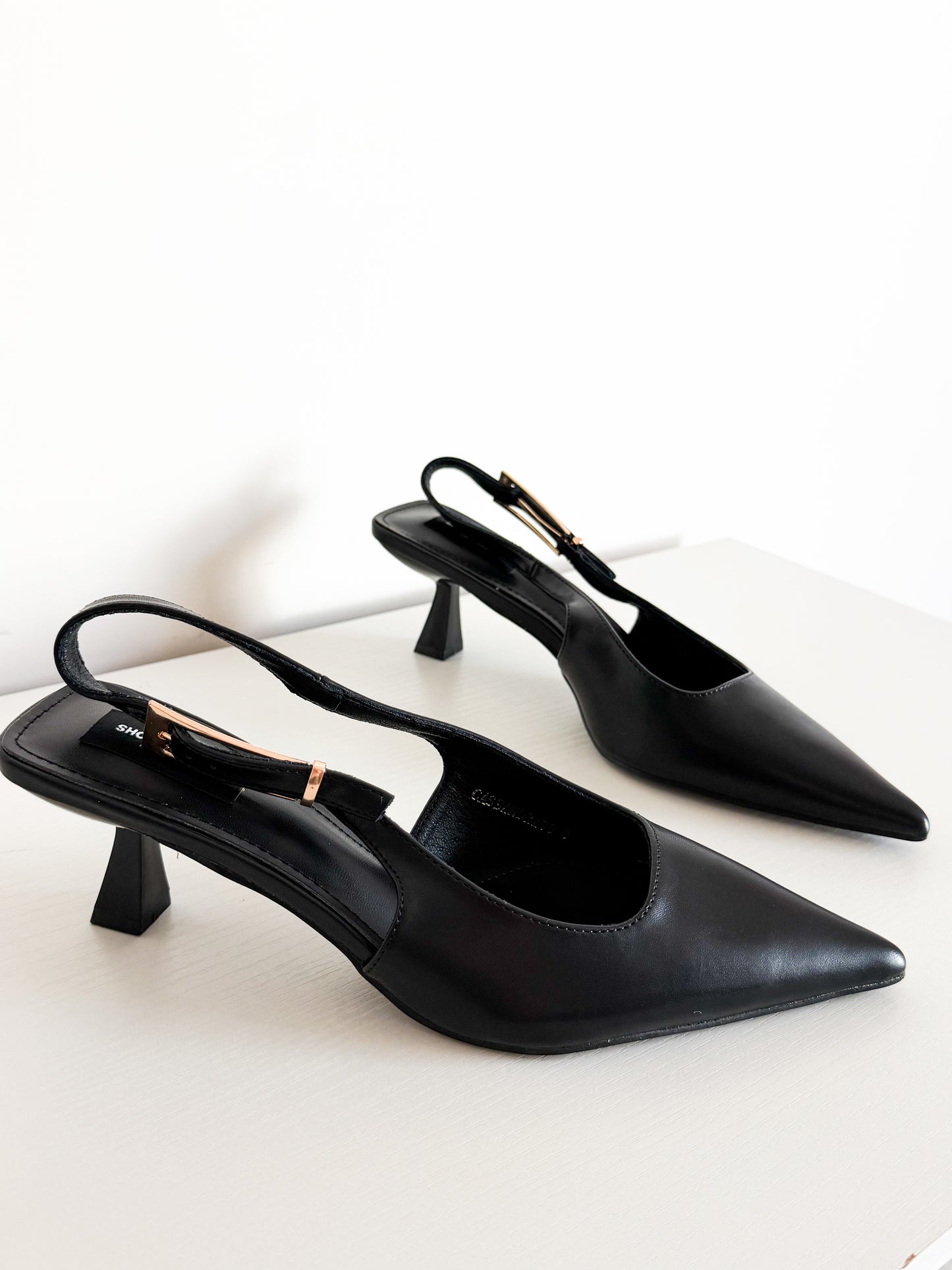 Cassandra total black